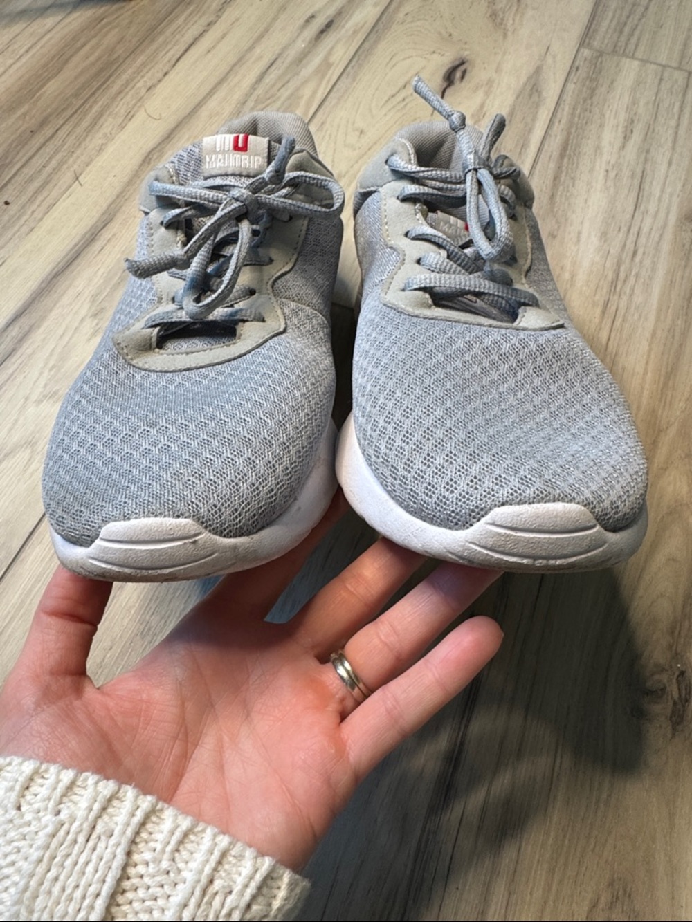 Gender neutral Gray sneakers - Picture 2 of 8